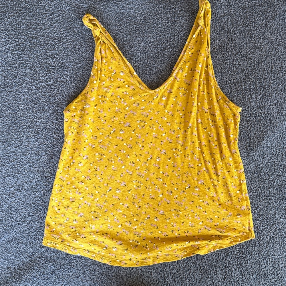 Lucky Brand knotted camisole tank, M

Golden/mustard w pink/purple/white flowers